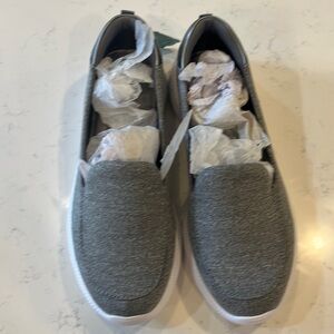 NWT Women’s Gatas comfort slip on shoes wide